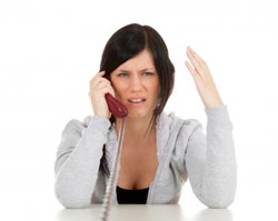 Mujer llamando por telefono