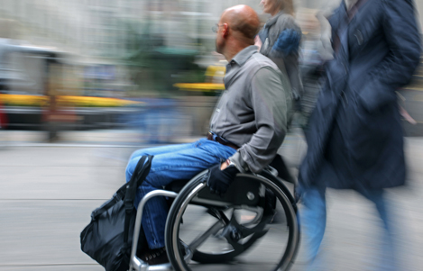 hombre discapacitado 