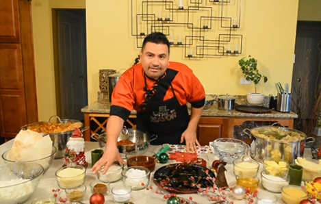 El Chile Mayor le enseña a preparar tamales