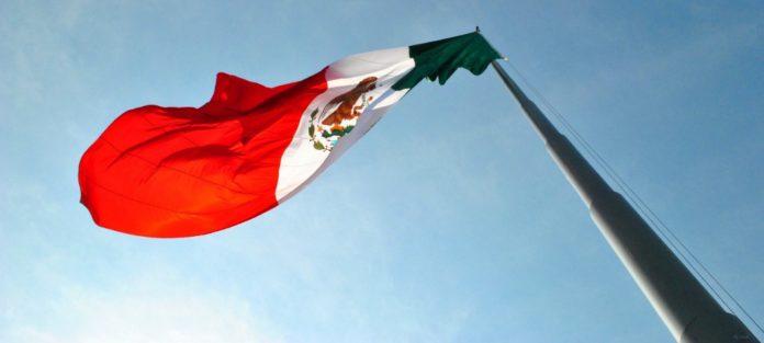 trámites mexicanos en Pomona. bandera mexicana
