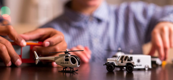 Juguetes y muebles para familias necesitadas - Articulos