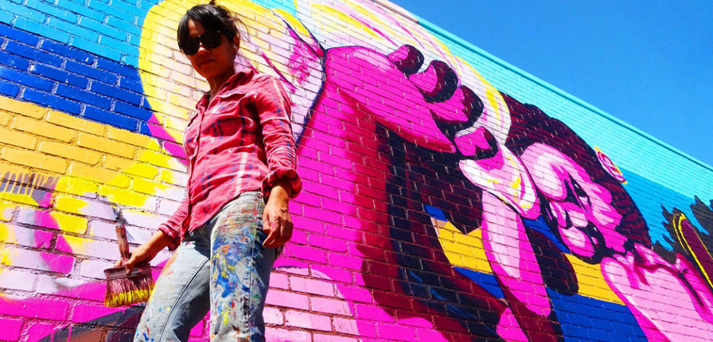 Conozca a Kristy Sandoval, la muralista latina de Pacoima