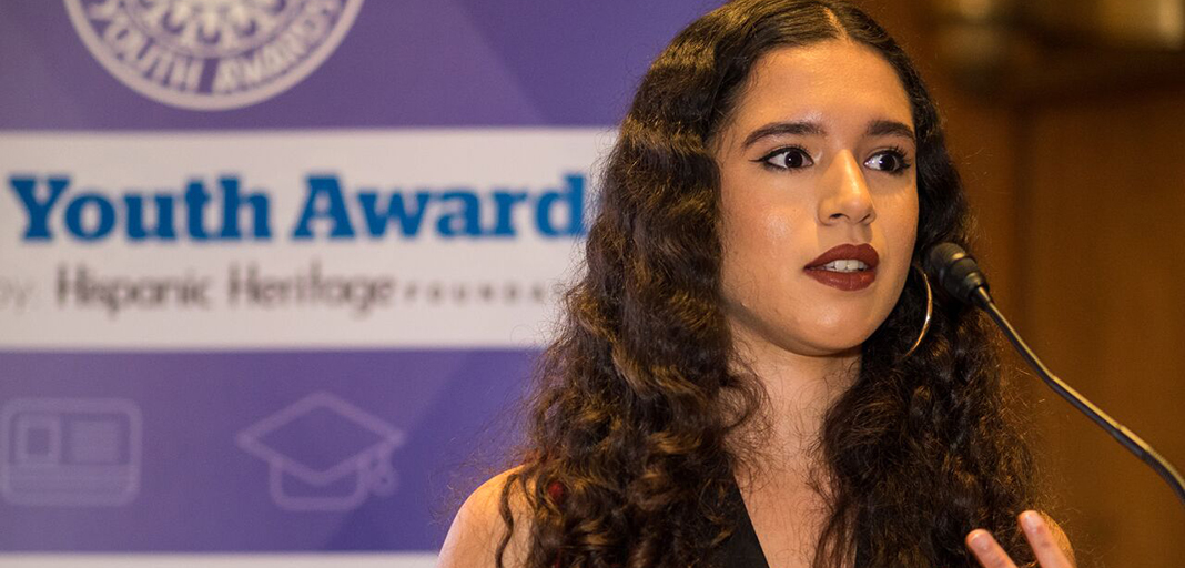 Estudiante latina de Los Ángeles es premiada en Washington DC