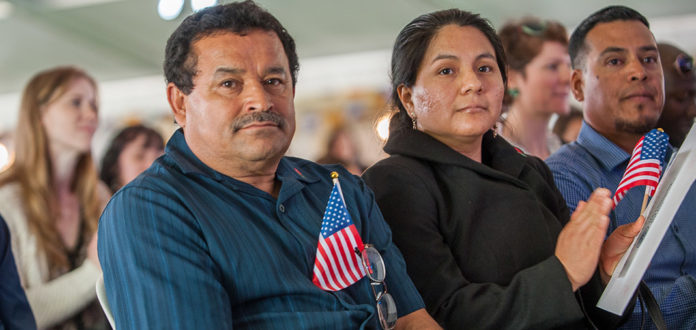 hispanos en evento de ciudadania