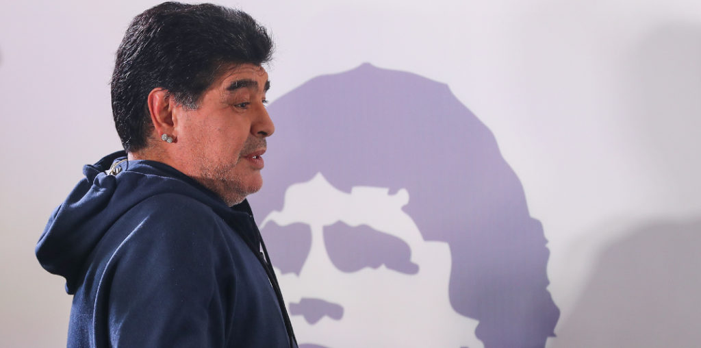 Diego Maradona, el astro del futbol, falleció a los 60 años de un paro respiratorio.
