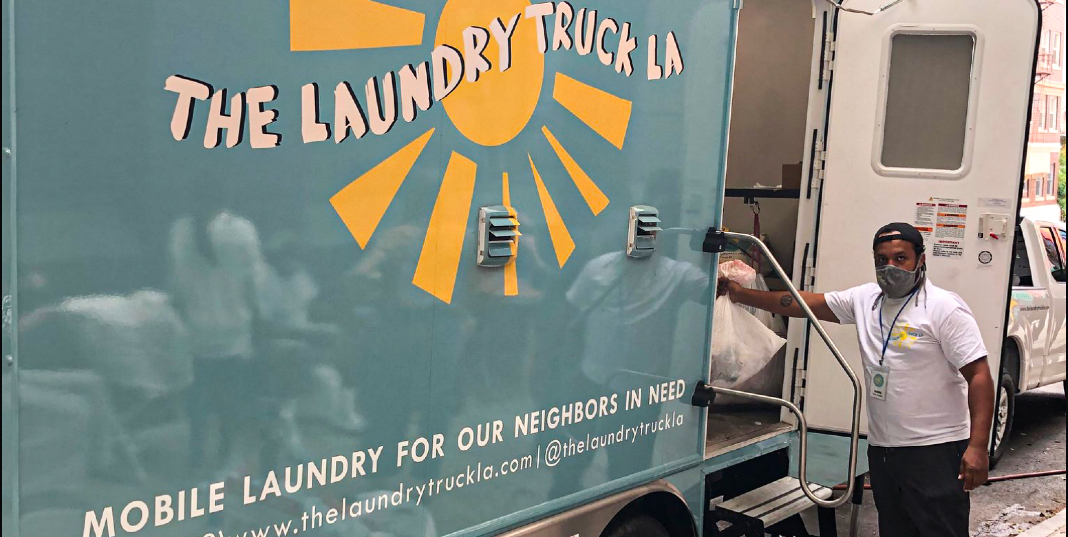 Lavandería móvil para personas sin hogar en Los Ángeles