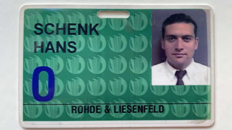9/11 Credencial de Hans Schenk en el 2001