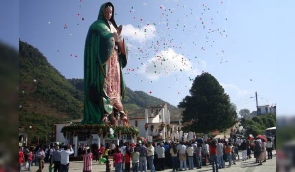 Estatua de la Virgen de Guadalupe de Xicotepec