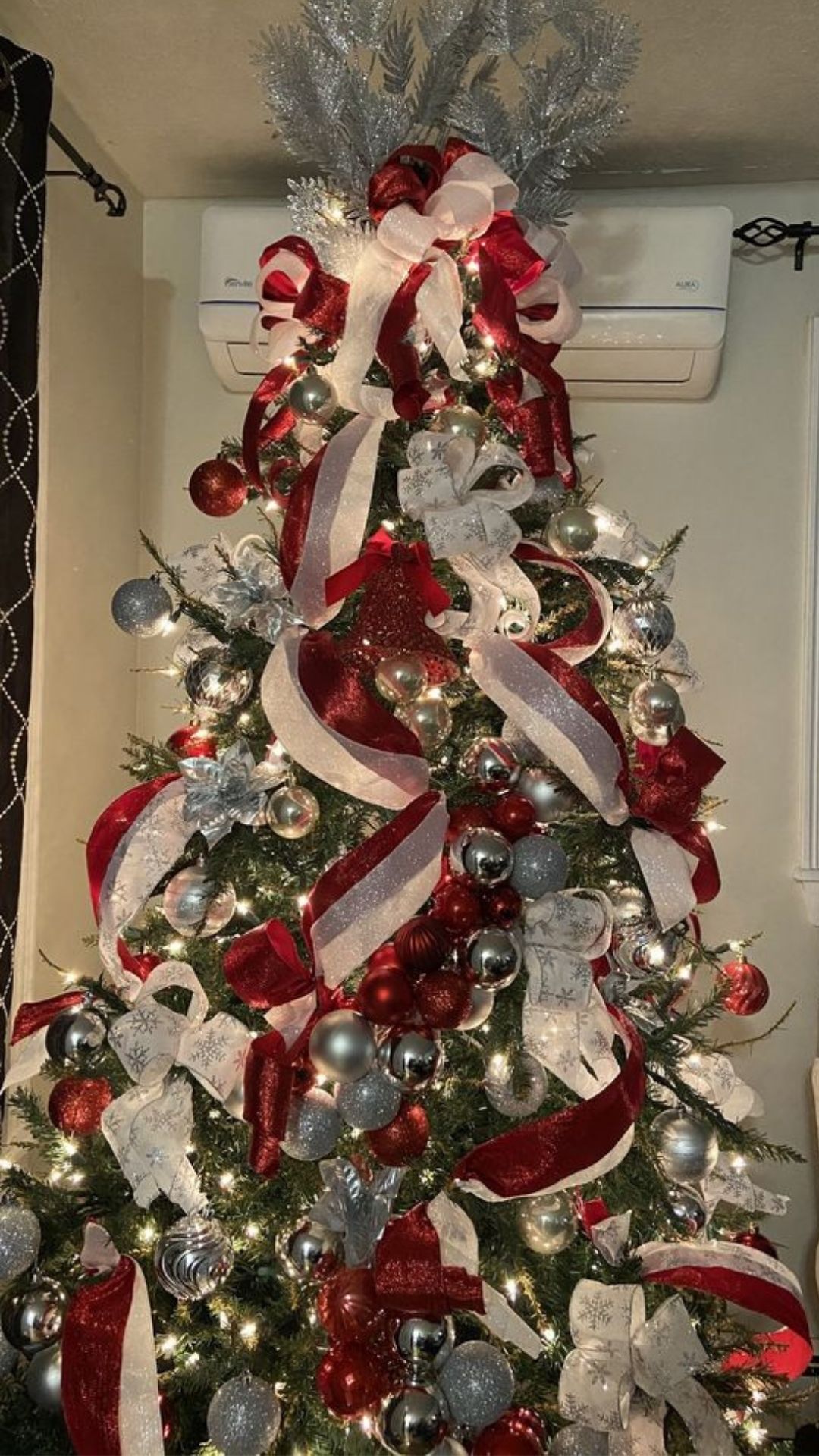 estilo clásico de un árbol de Navidad, decorar