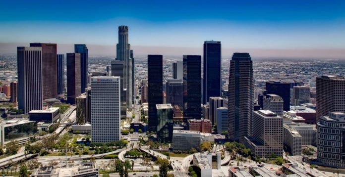 Reducen el límite de velocidad en calles de Los Ángeles