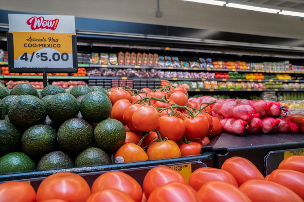 Verduras y frutas en un supermercado