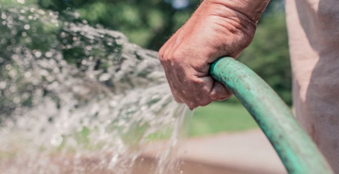 Restricciones y multas por desperdiciar agua llegan a los $10.000