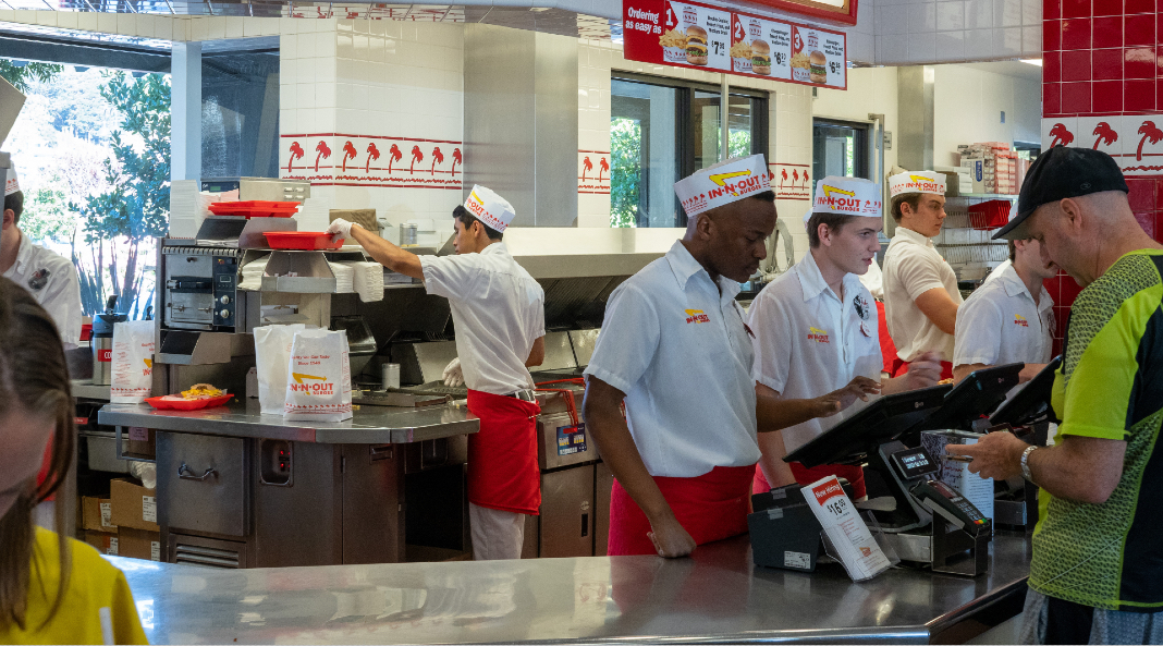 trabajadores de un restaurante de comida rápida