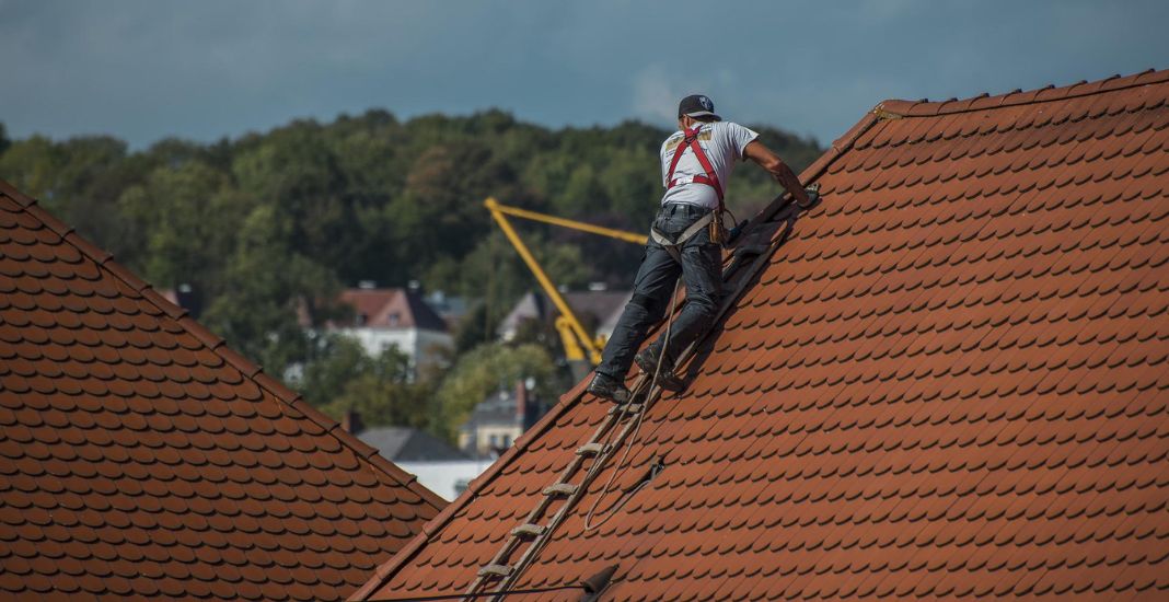 Cómo empezar una compañía de roofing en EU
