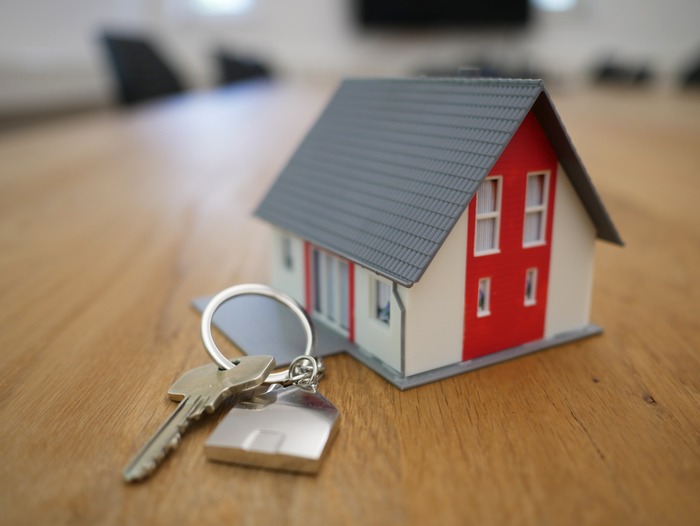 Imagen de una casa y unas llaves