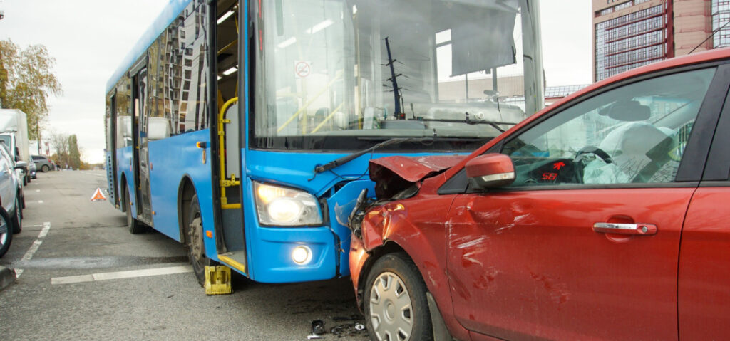 Después de un Accidente de Camión_ 5 Pasos Críticos para Proteger Sus Derechos