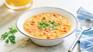 Sopa de garbanzos con jugo de naranja