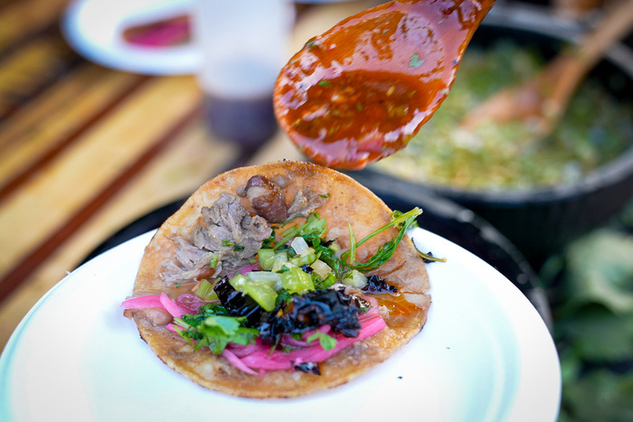 Los asistentes disfrutaron de sabrosos tacos de carne asada